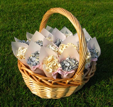 Petal Confetti - A guide to your Real Flower Petal Wedding Confetti options