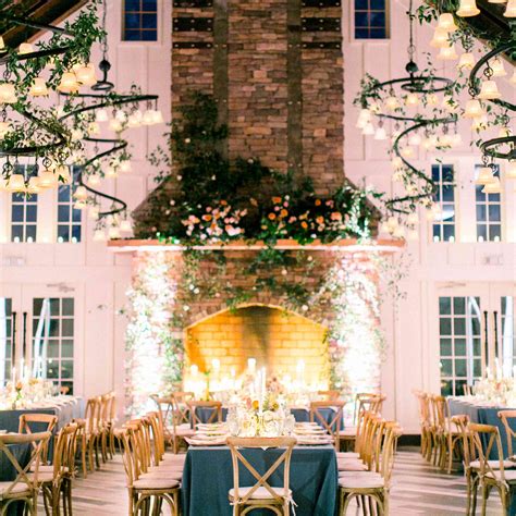 23 Beautiful Banquet-Style Tables For Your Wedding Reception