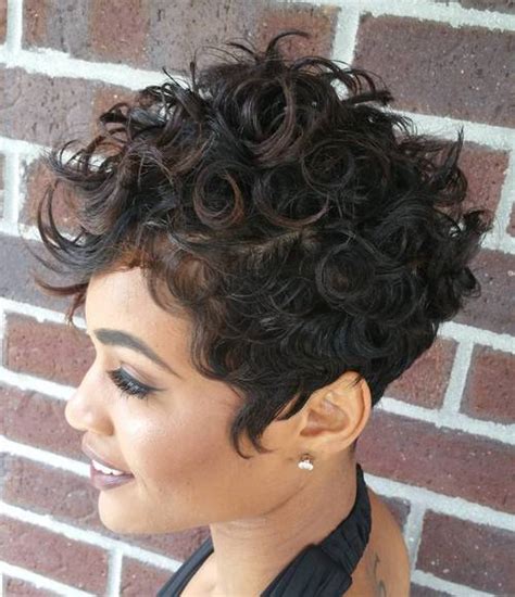 6-curly-pixie-for-black-women-1 - CapelliStyle