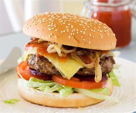 Classic beef burger Simple Beef Burger Recipe, Burger Recipes Beef, Beef Burgers, Burger Buns ...