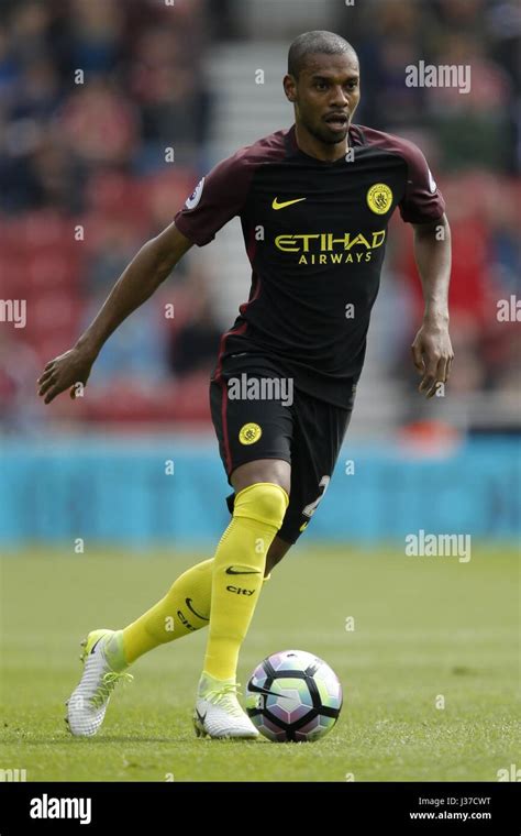 FERNANDINHO MANCHESTER CITY Stock Photo - Alamy