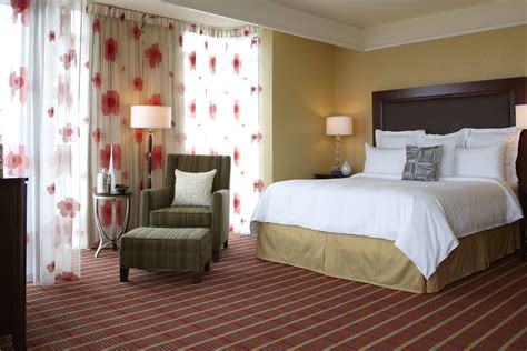 Renaissance Montgomery Hotel | Modern room, Hotel spa, Hotel