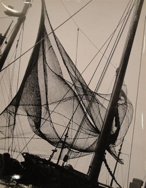 Fischerboot mit Netz. Fotografie. Gelatinesilberabzug. Um 1950. Verso ...