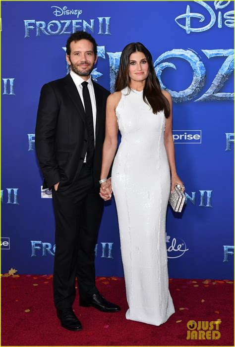 Idina Menzel & Husband Aaron Lohr Make Rare Red Carpet Appearance at ...