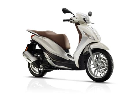 PIAGGIO MEDLEY, A PRACTICAL REFINED SCOOTER - Auto&Design