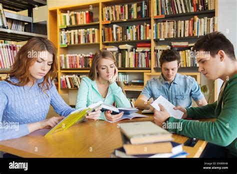 students reading books in library Stock Photo: 82206804 - Alamy