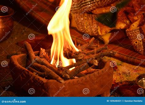 Bride Groom Wedding Rituals Hindu Culture Havan Kund Agni Fire. Stock Image - Image of wedding ...