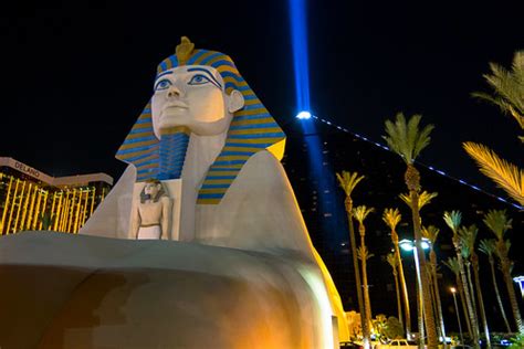 Luxor Hotel Pyramid and Sphinx | Nan Palmero | Flickr
