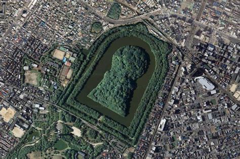 giga world: Mound in Osaka - the largest tomb in the world