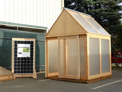 Free DIY Greenhouse Plans using recycled material | The RE Store