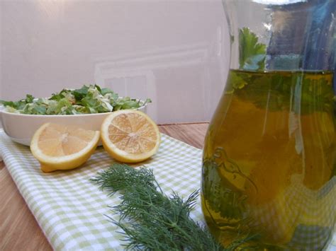 Homemade Olive Oil & Lemon Dressing (Ladolemono) - Foodzesty