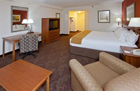 Holiday Inn Express Nashville Airport Hotel (Nashville, TN) - Resort Reviews - ResortsandLodges.com