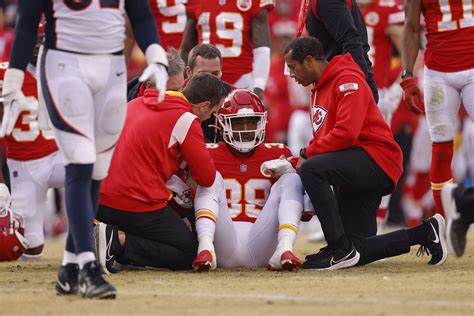 What happened to L'Jarius Sneed? Chiefs' best defensive player suffers head injury vs. Bengals ...