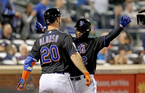 Mets rout reeling Yankees in Subway Series opener