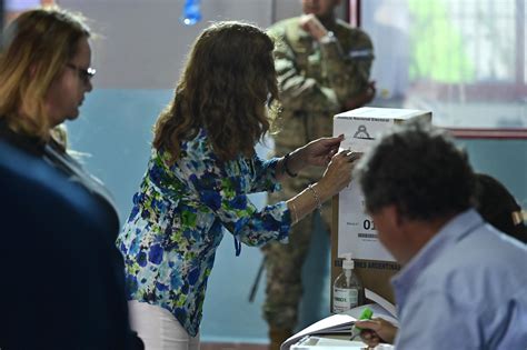 Argentina elige en segunda vuelta electoral a su nuevo presidente