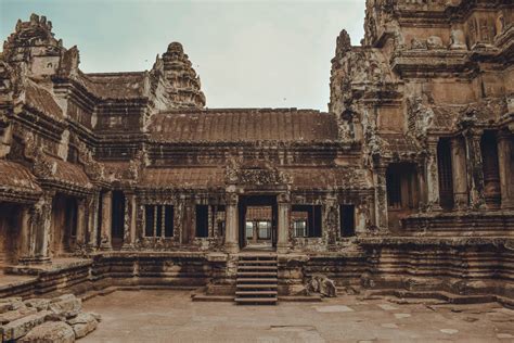 Angkor Wat Temple Tour + Photos - Siem Reap, Cambodia by Annie Miller