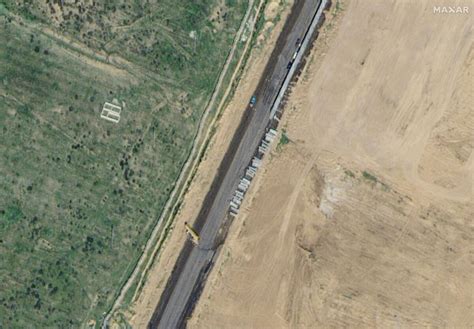 Egypt building wall near Gaza as Israeli attacks on Rafah loom - Los ...