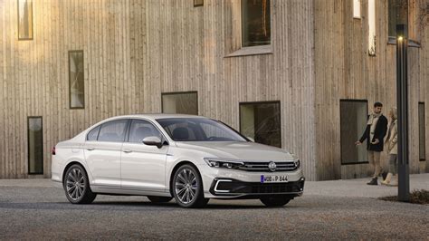 VOLKSWAGEN Passat GTE Specs & Photos - 2019, 2020, 2021, 2022, 2023 ...