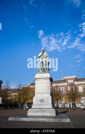 Statue of Willem den Herste Prins van Oranje in Den Haag The Hague center Holland Netherlands ...