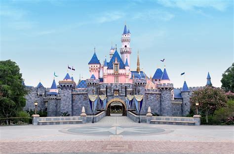 Your Ultimate Guide to Visiting Disneyland | Travel Insider