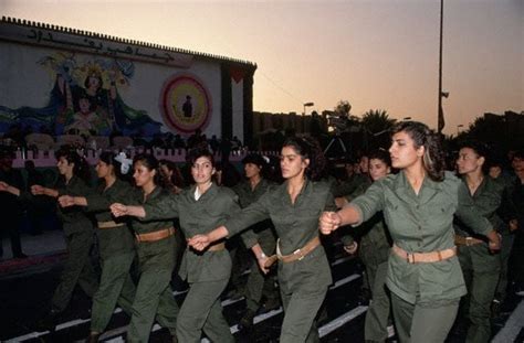 Female soldiers in the Iraqi Army, 1990. [640 × 421] : r/HistoryPorn