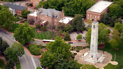 Universidad Estatal de Carolina del Norte sostendrá todas sus clases en línea - Enlace Latino