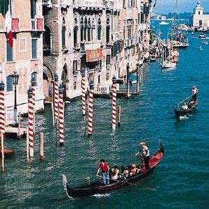 Gondola | Venetian, Canal, Rowing | Britannica