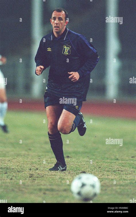 GARY MCALLISTER SCOTLAND & LEEDS UNITED FC 04 April 1995 Stock Photo ...