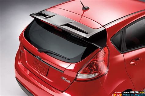 2012-ford-fiesta-rear-spoiler-view