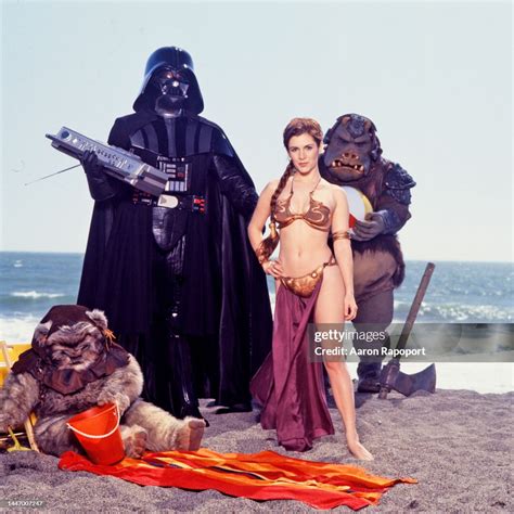 Carrie Fisher on Stinson Beach in Northern California with the cast ...