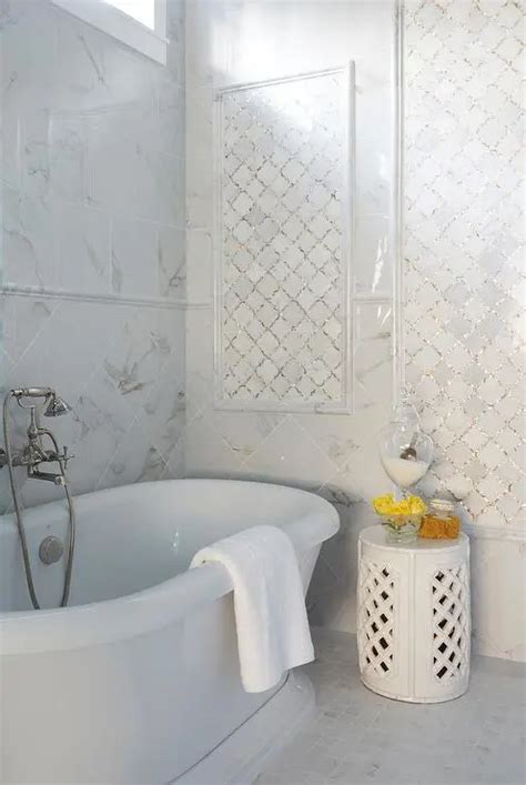 34 Eye-Catchy Arabesque Tile Ideas For Bathrooms - Shelterness