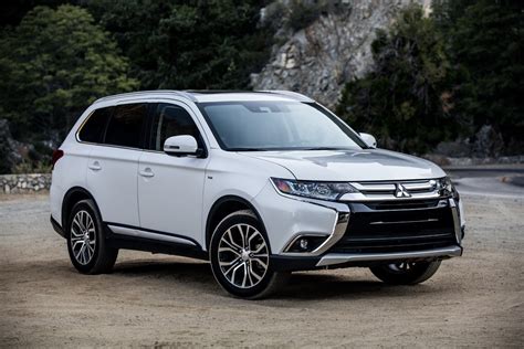 2018 Mitsubishi Outlander SUV Specs, Review, and Pricing | CarSession