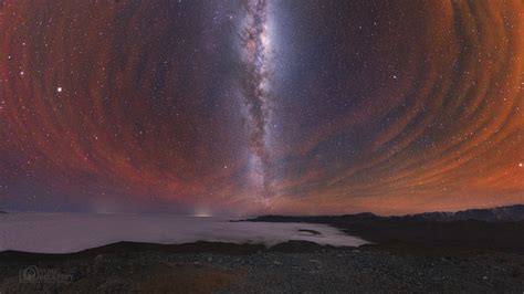 APOD: 2015 September 4 - Milky Way with Airglow Australis