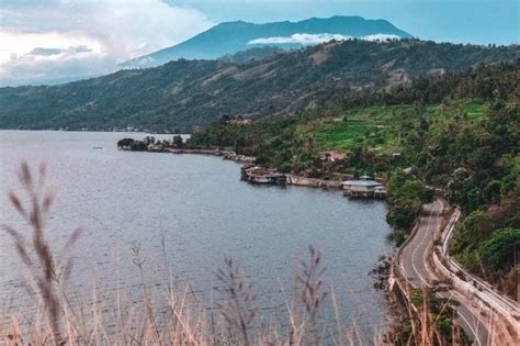 15 Danau Terindah di Sumatera Segarkan Mata