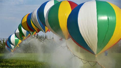 Creative farmer uses hydrogen balloons to spray pesticides - CGTN