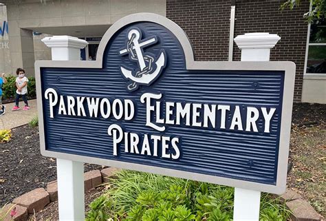 Parkwood Elementary Unveils Newly Donated School Sign - Town of Clarksville