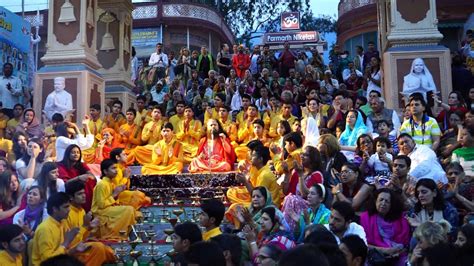 Ganga Arati at Parmarth Niketan Ashram in Rishikesh - 2015 - YouTube