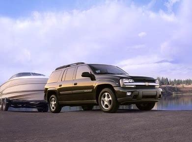 2004 Chevrolet Trailblazer Specs & Feature Comparisons | Kelley Blue Book