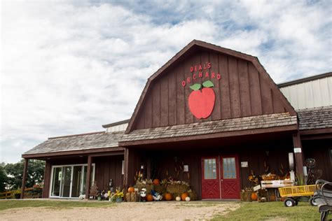 Apple Barn - Deal's Orchard