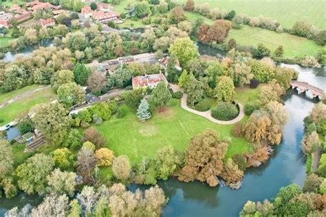 George Clooney's £10million mansion FLOODED as River Thames bursts its ...