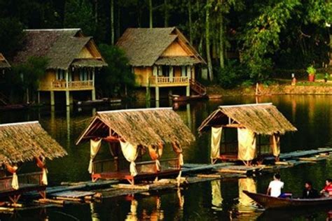 10 Destinasi Wisata Favorit di Jawa Barat