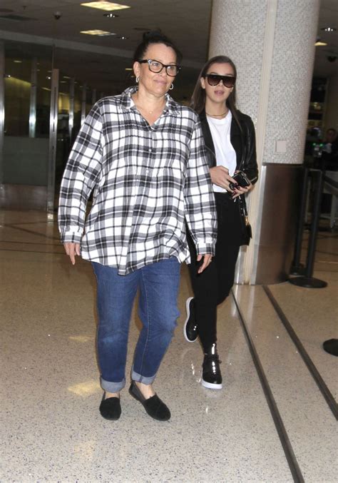 Hailee Steinfeld With Her Mom - Arriving into LAX Airport 05/05/2017 • CelebMafia