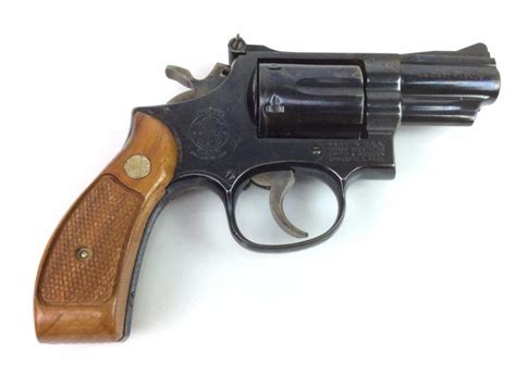 Sold at Auction: Smith & Wesson Snub Nose 19-3 .357 Magnum Revolver