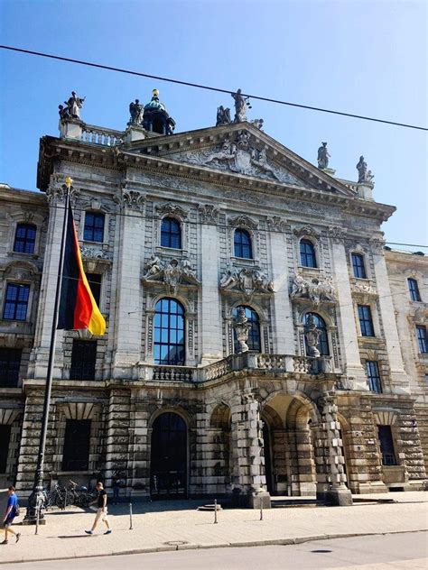 The Best Munich Old Town Walking Tour for First Timers - Travel HerStory