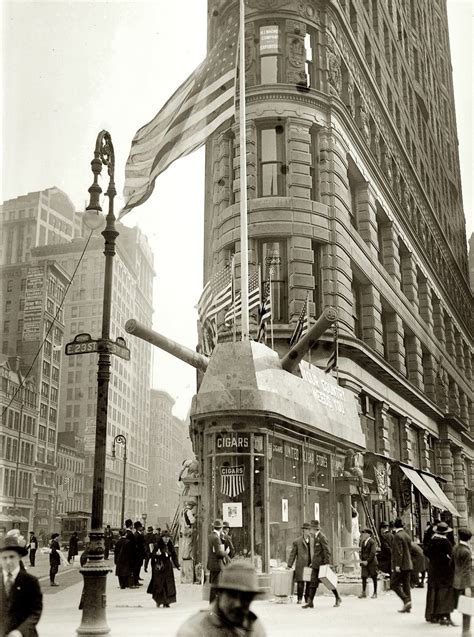 "Recruiting address -- 23rd & Broadway (Flatiron Building)." New York, April 1917. (x ...