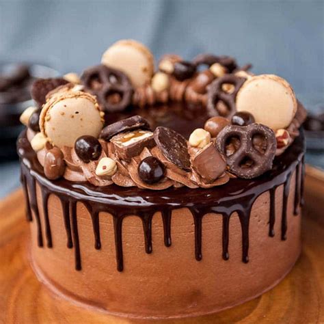 Cake Decorations: Easy Chocolate Cake Decorations