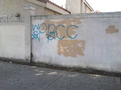 crip gangs graffiti: May 2013