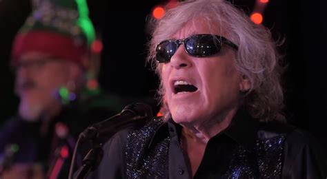 José Feliciano Performs "Feliz Navidad" For 50th Anniversary: Watch