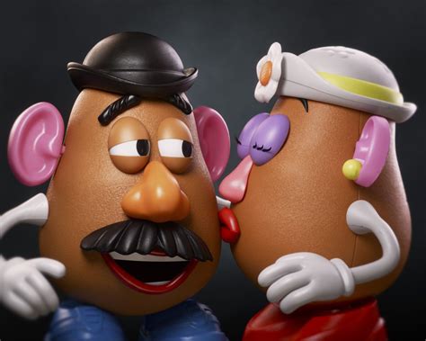Hasbro rebrands Potato Head toys with gender-neutral name | EW.com