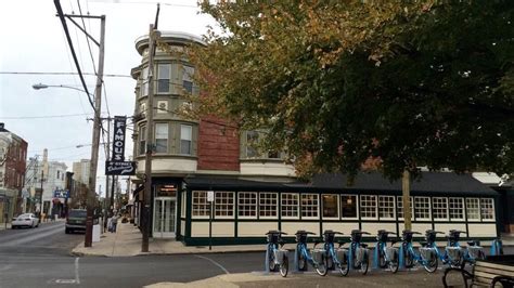 Famous 4th Street Delicatessen Is An Old-Fashioned Deli In Pennsylvania